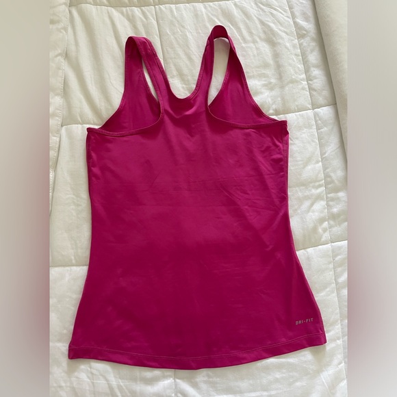 Pre-owned Nike workout raceback top women size Medium - Picture 2 of 3